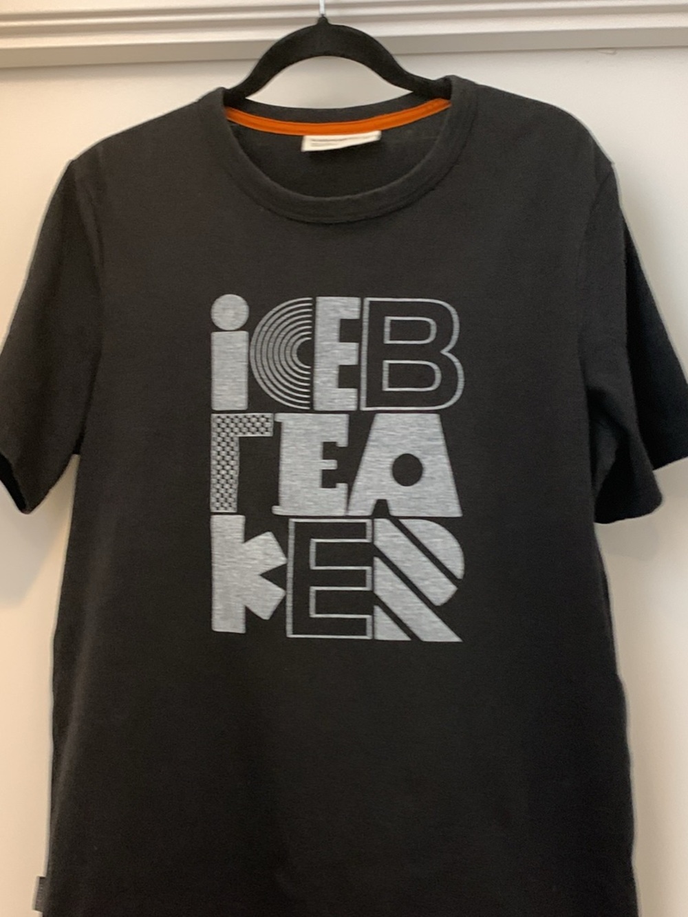 Black Graphic men’s ' Tee with Block Lettering Icebreaker